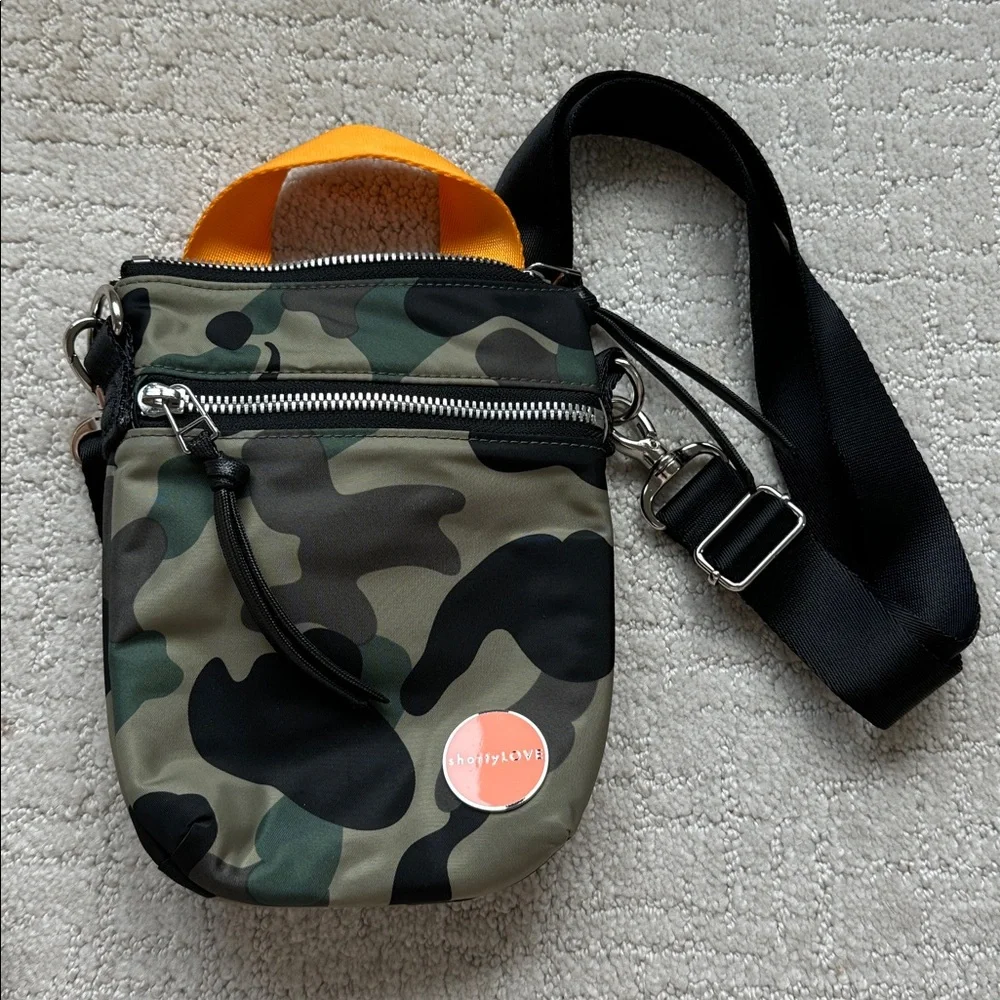 Shorty love Camouflage Crossbody Bag with Black Strap - Picture 2 of 5